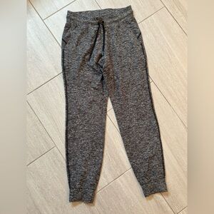 Lululemon joggers gray/black size 6